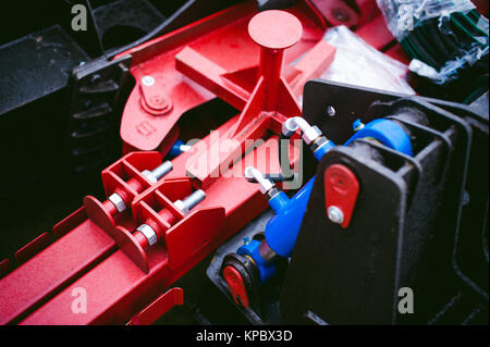 Les parties en fer de mécanismes de machines agricoles, close-up Banque D'Images