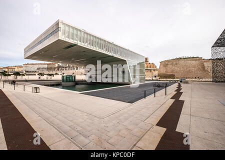 Marseille, France - le 6 mars 2017 : l'architecture moderniste de la Villa Florida Conference Center conçu par Stefano Boeri (2013) à la tombée de Marseil Banque D'Images