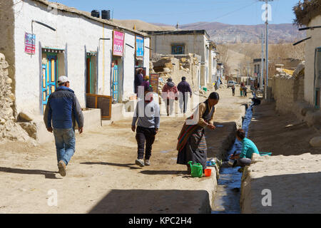 Scène de rue pittoresque, Lo Manthang, Upper Mustang région, le Népal. Banque D'Images