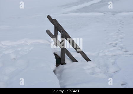 KitzbÃ¼hel,schwarzsee,lac, congelées, congelées, reed,escaliers,beach Banque D'Images