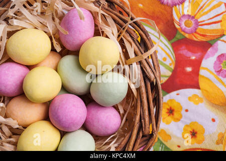 Panier à oeufs de Pâques Banque D'Images