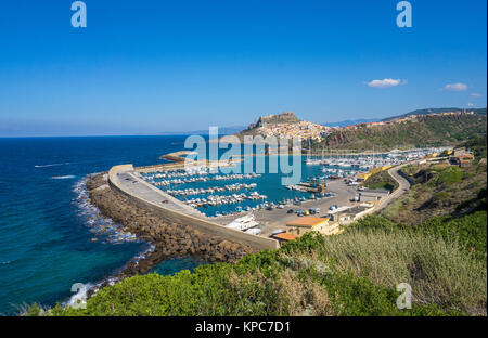 Vue sur port et Castelsardo, Sardaigne, Italie, Méditerranée, Europe Banque D'Images