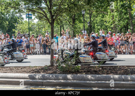 NEW YORK - Le 10 juillet : les agents de police de route motos pendant le défilé le 10 juillet 2015 à New York. Le défilé a été organisé pour célébrer l'U.S. Banque D'Images