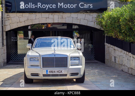 Rolls-Royce Phantom Drophead Coupé à Porto Cervo, destination de luxe à Costa Smeralda, Sardaigne, Italie, Méditerranée, Europe Banque D'Images