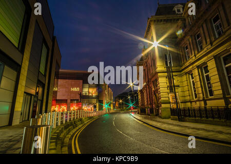 Le centre commercial Broadway et Kala Sangam a South Asian arts association caritative St.Peters Maison à Bradford, West Yorkshire, Angleterre Banque D'Images