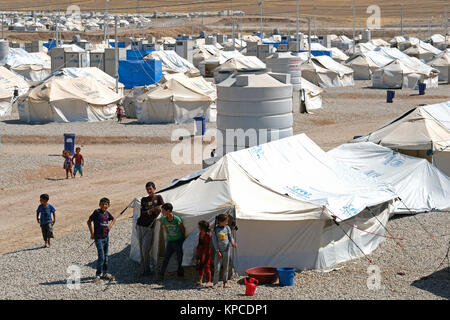 Hasansham camp de réfugiés pour les personnes déplacées (IDP) de Mossoul près d'Erbil, dans le nord de l'Irak, région autonome du Kurdistan, Iraq Banque D'Images