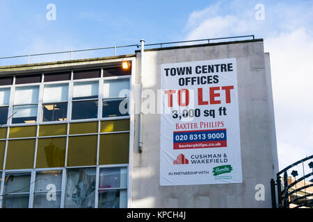 Un signe pour le centre-ville Bureaux à louer à Bromley Place du marché, dans le sud de Londres. Banque D'Images