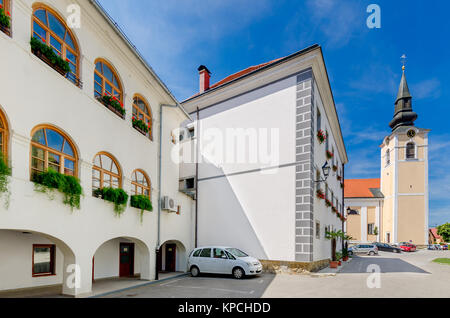 Les bâtiments de la Commanderie (14e siècle) , ville de Metlika, Bela Krajina (Blanc Carniola) région, la Slovénie, l'Europe. Banque D'Images