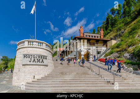 Jamski Dvorec - entrée de la grotte de Postojna, Slovénie, Europe Banque D'Images