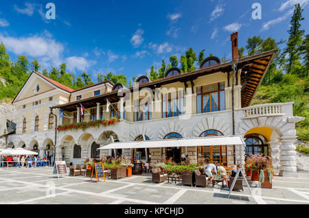 Jamski Dvorec - entrée de la grotte de Postojna, Slovénie, Europe Banque D'Images