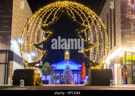 Les lumières de Noël autour de Guildhall Square dans le centre-ville de Southampton décembre 2017, Southampton, Hampshire, England, UK Banque D'Images