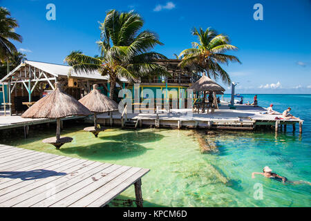 CAYE Caulker Belize - 17 déc 2015 : Belle vue des Caraïbes aux eaux turquoises de l'île de Caye Caulker, Belizee le 17 dec. , 2015 Banque D'Images