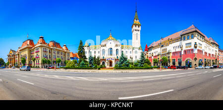 Oradea, Roumanie, Europe. Vue sur la rue du Banque D'Images