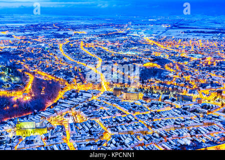 Brasov, Roumanie. Vue aérienne de la vieille ville durant les fêtes de Noël