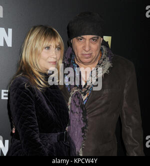 NEW YORK, NY - 22 mars : Steven Van Zandt, Maureen Van Zandt assiste à la "Hommes" New York projection spéciale au Musée d'Art Moderne le 22 mars 2015 dans la ville de New York. People : Steven Van Zandt, Maureen Van Zandt Banque D'Images