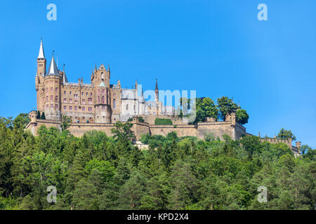 Burg hohenzollern,Allemagne,dans l'été avec ciel bleu Banque D'Images