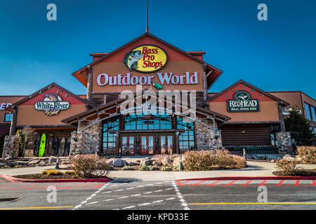 Harrisburg, PA - 1 janvier 2017 : un Bass Pro Shop Outdoor World store. Banque D'Images