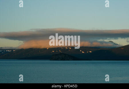 Volcan Ilyinsky, lac Kurile, du Kamtchatka, en Sibérie. La Russie Banque D'Images