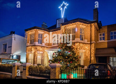 Les décorations de Noël extérieures communes Wandsworth Londres UK Banque D'Images