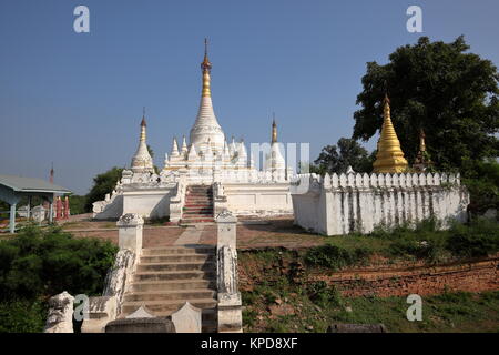 Temples bouddhistes d'Ava en Birmanie Banque D'Images