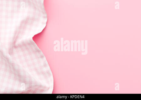 Vue de dessus de table serviette à carreaux sur Rose Banque D'Images