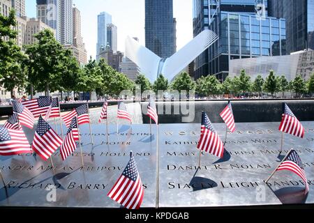 New York, NY, US. 14e. Dec, 2017. Le drapeau de l'USA et les nombreuses façons qu'il est utilisé par les citoyens des États-Unis d'Amérique © 2017 Ronald G. Lopez/ Banque D'Images