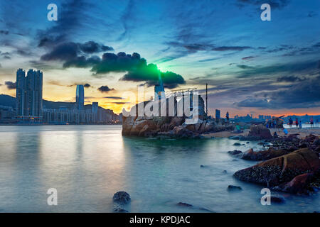 Light House at sea Cove au coucher du soleil Banque D'Images