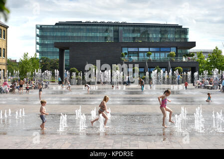 Grenier Square, Kings Cross, Camden, le développement de l'espace public privé à Londres, Royaume-Uni Banque D'Images