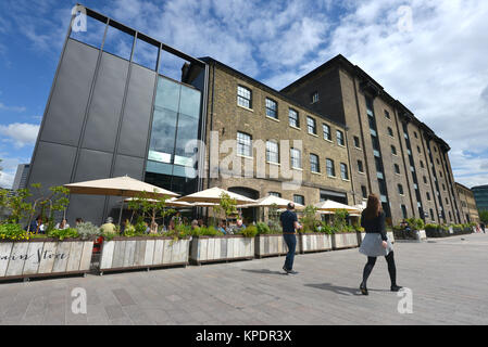 Restaurant La caravane dans le grenier Square, Camden, une partie de l'élaboration de Kings Cross, Londres. Banque D'Images