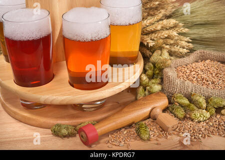 Porte-verres à bière avec de la bière Banque D'Images