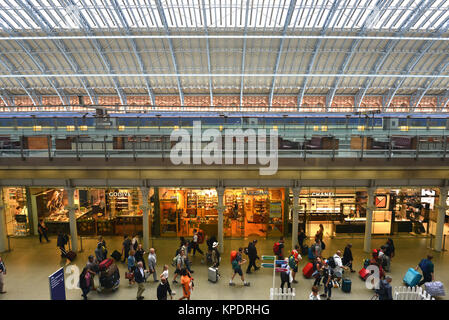 La gare St Pancras, Londres. Banque D'Images