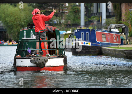 Bateaux sur le canal Regent's Canal, près de Kings Cross, Londres. Banque D'Images