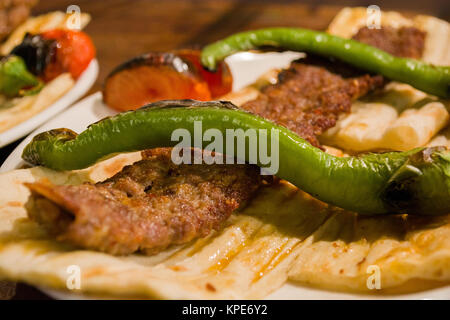 Kebab turc sur la plaque Banque D'Images