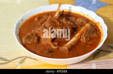 Curry de mouton avec sauce épicée d'épaisseur Banque D'Images