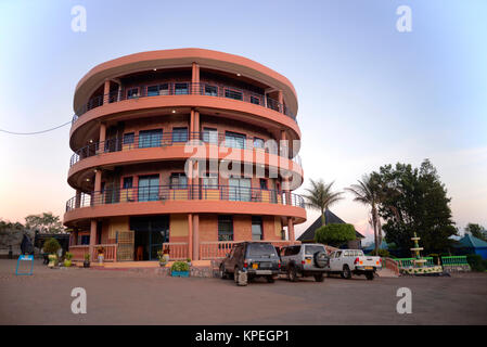 L'Ouganda est appelée la "perle de l'Afrique" à cause de ses beaux paysages, des gens accueillants, et l'abondance de pluie. Royal Tooro Cottages Banque D'Images