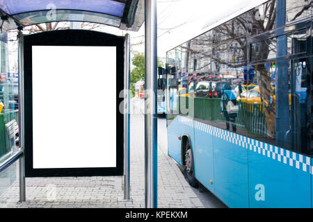 Modèle de page d'affichage des maquettes à l'abri bus media affichage écran de la rue Banque D'Images