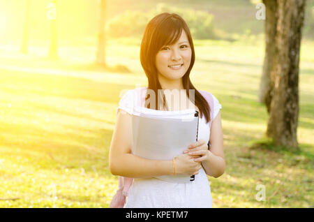 Jeune fille asiatique college student Banque D'Images