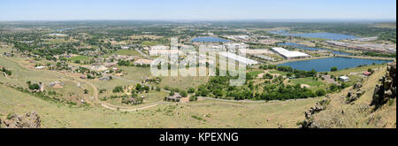 Denver West - Été Panoramique vue jour de Denver (côté ouest, Arvada et zone d'Or), du haut de la Montagne de la Table du Nord à l'Est, vers la ville. Banque D'Images