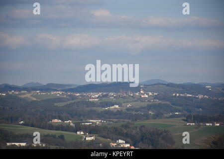 Mill District,Village,champs,Maisons,Agriculture,champs,collines,hiver Banque D'Images