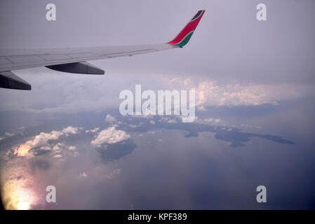 L'Ouganda est appelée la "perle de l'Afrique" à cause de ses beaux paysages, des gens accueillants, et l'abondance de pluie. Vue aérienne du lac Victoria Banque D'Images