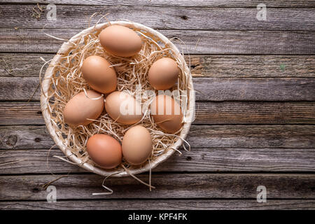 Oeufs dans le panier Banque D'Images