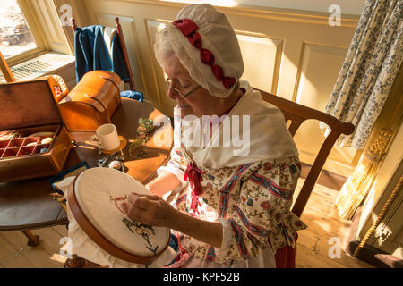 Colonial Williamsburg interprète en costume. Banque D'Images