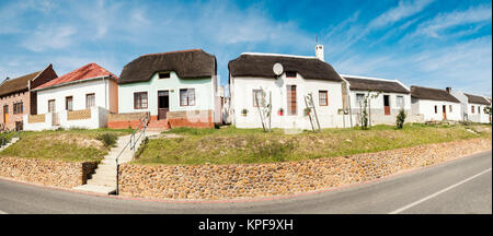 Photo Panorama de l'architecture néerlandaise du cap caractéristique de l'Afrique du Sud, près de l'Elim freeway 43. Banque D'Images