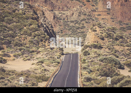 Pierres de lave et de la route dans le parc national Teide sur l'île canarienne de Tenerife Banque D'Images