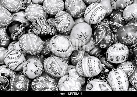 Les oeufs de pâques en noir et blanc Banque D'Images