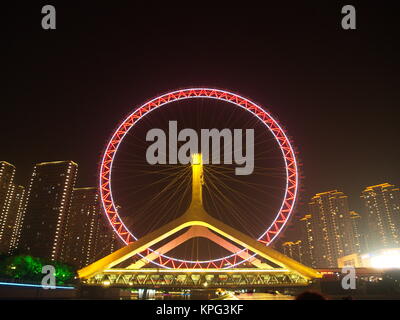 L'immeuble commercial et l'Ferris de Tianjin Eye.Travel à Shanghai, Chine, octobre 19th, 2017 Banque D'Images