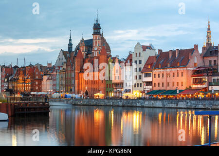 Vieille ville et fleuve Motlawa à Gdansk, Pologne Banque D'Images