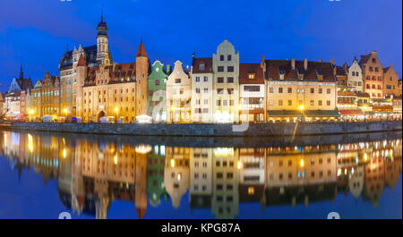 Vieille ville et fleuve Motlawa à Gdansk, Pologne Banque D'Images
