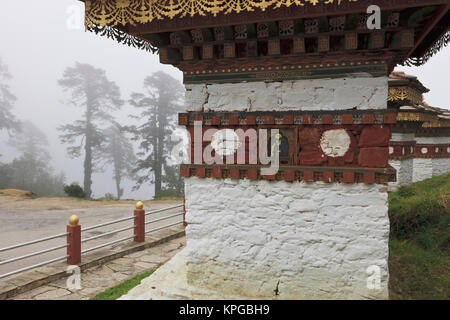 L'Asie, Bhoutan. Stupa au Dochum La, sur la route entre Thimphu et Pinakha. Banque D'Images