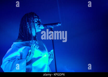 Danemark, copenhague - le 11 décembre 2017. Le chanteur et auteur-compositeur Kelela effectue un concert live à Pumpehuset à Copenhague. (Photo crédit : Gonzales Photo - Thomas Rasmussen). Banque D'Images